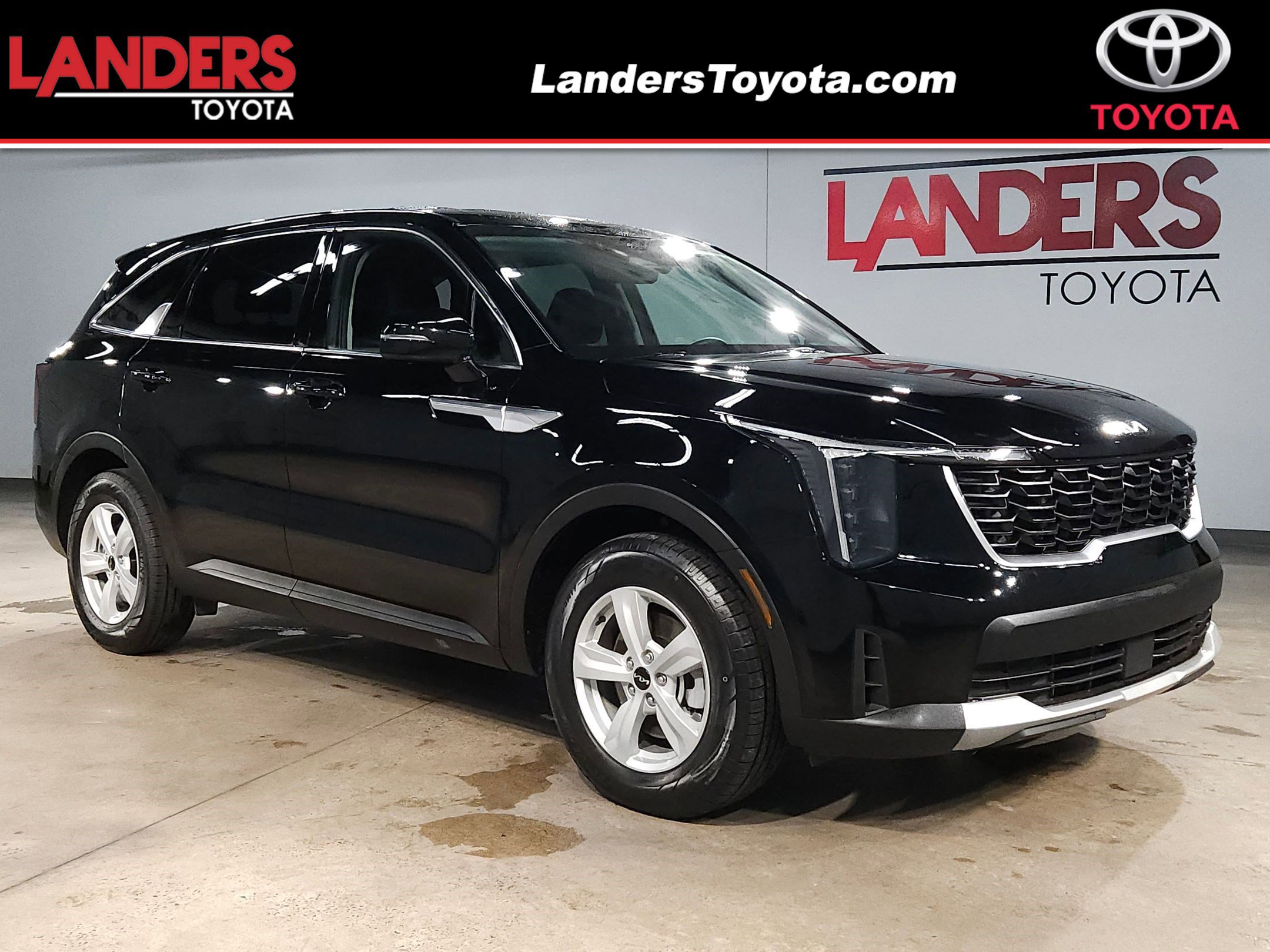 Used 2024 Kia Sorento LX image 1