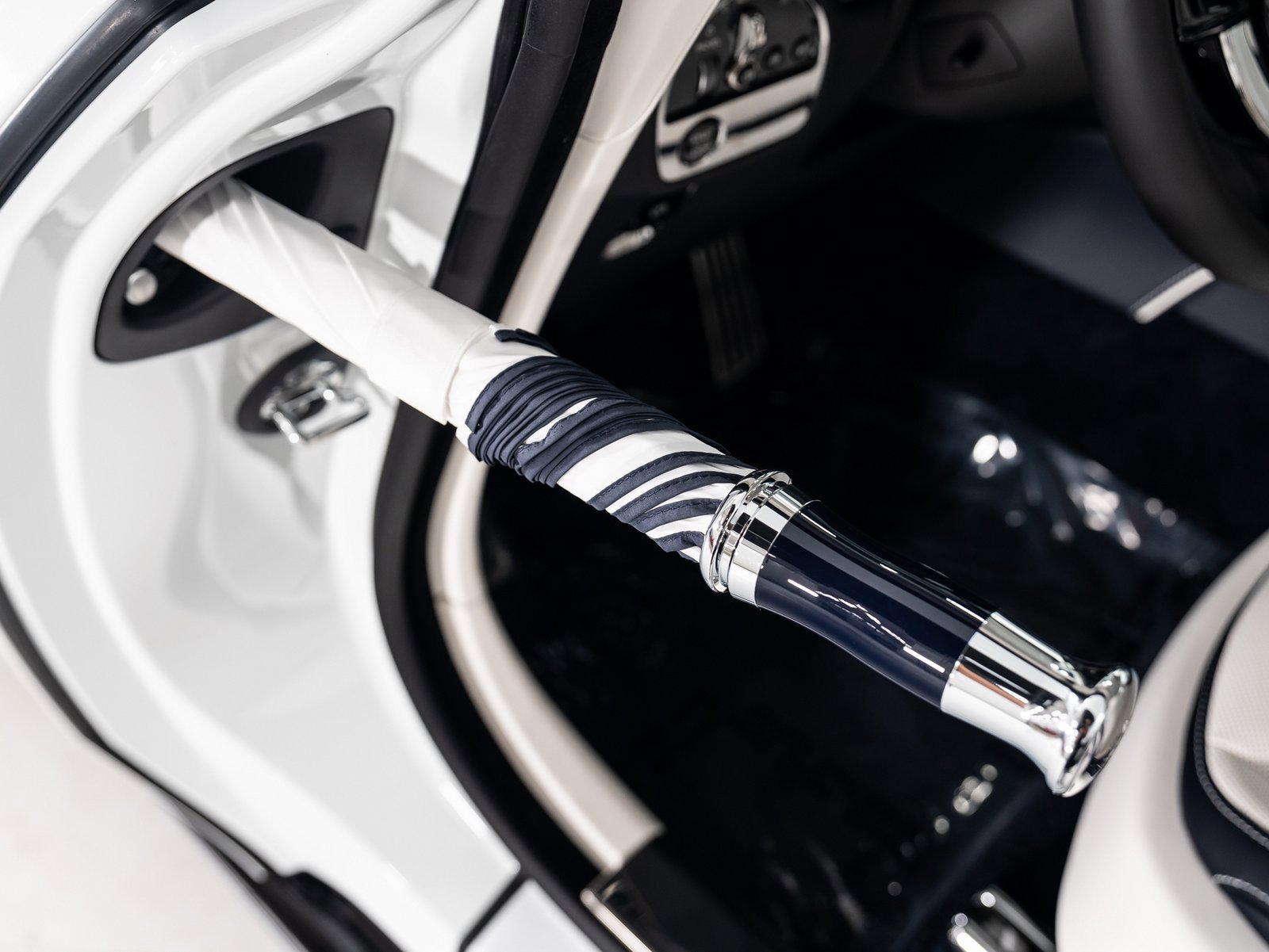 Used 2025 Rolls-Royce Spectre w/ Spectre Launch Package image 12