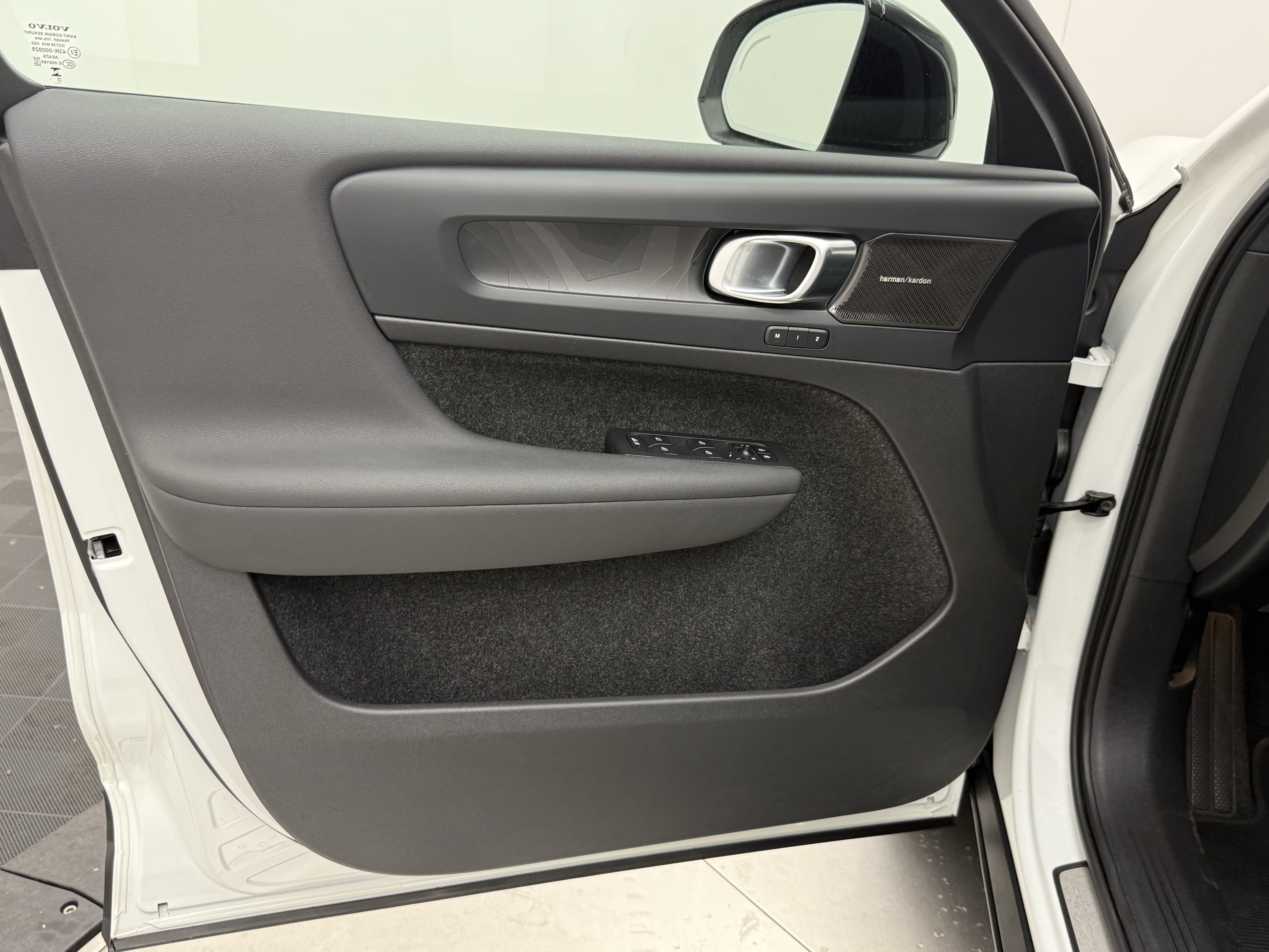Certified 2023 Volvo C40 P8 Recharge Ultimate AWD/4WD image 10