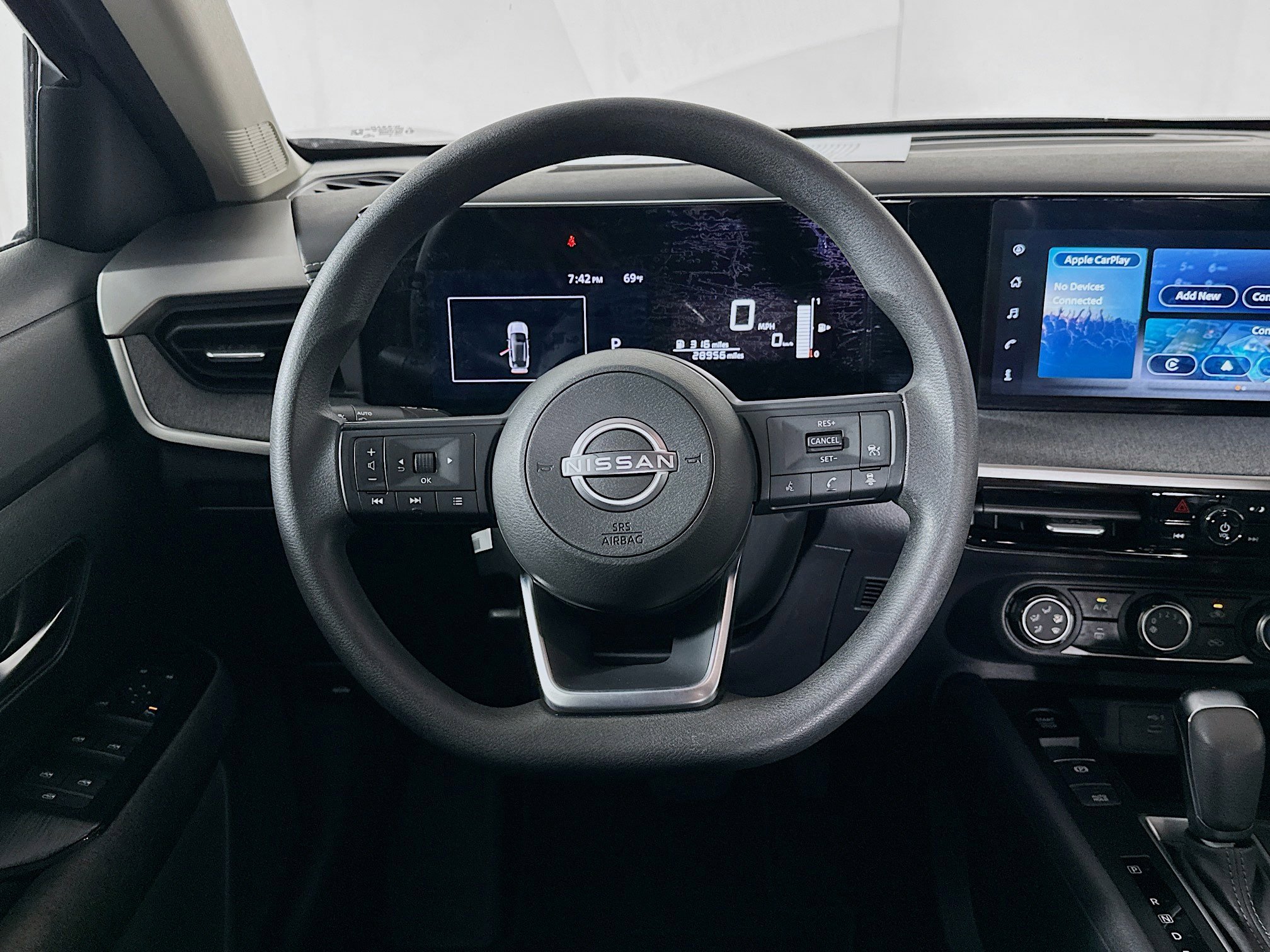 Used 2025 Nissan Kicks SV image 17