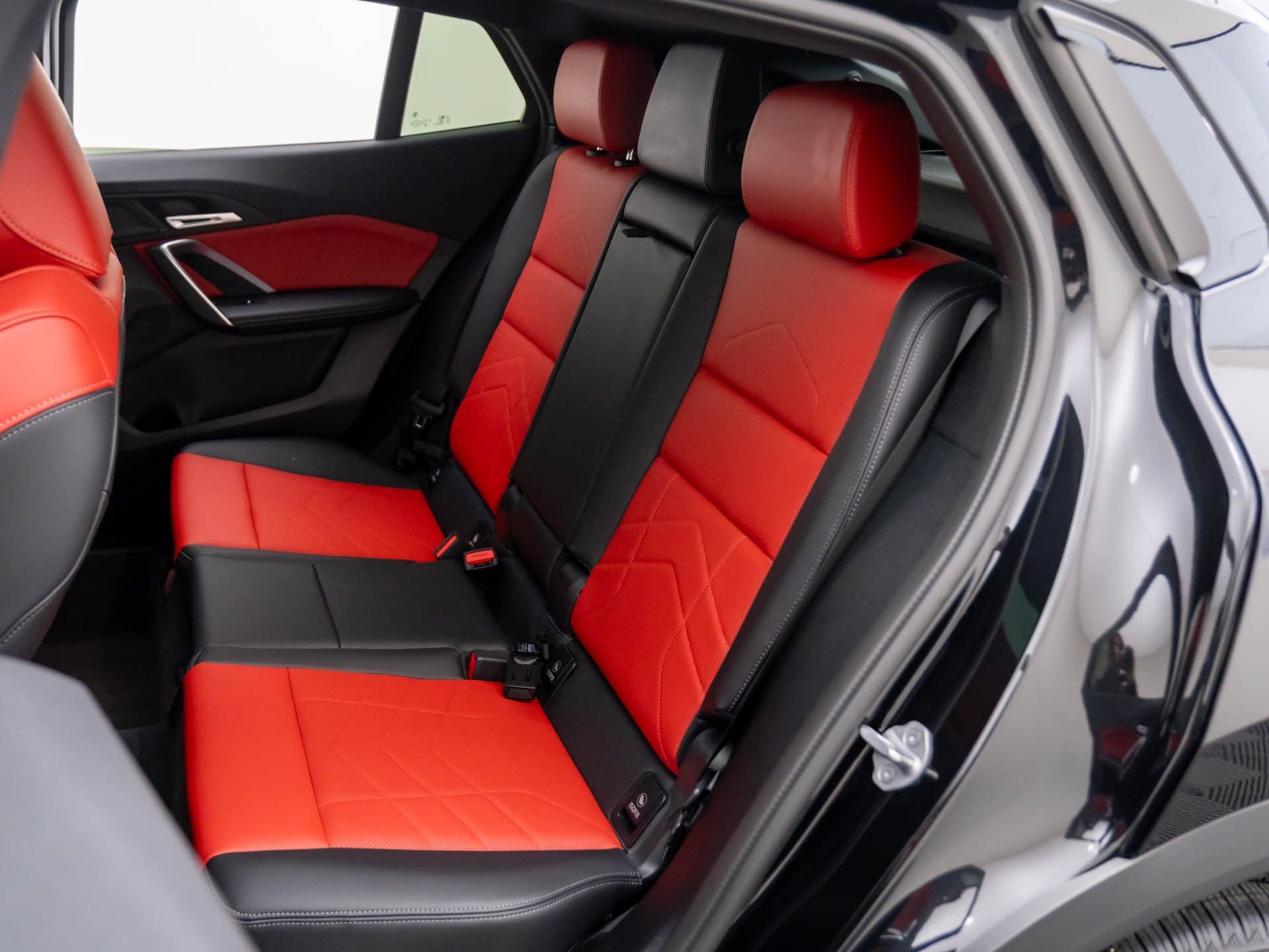 Certified 2025 BMW X2 xDrive28i image 17