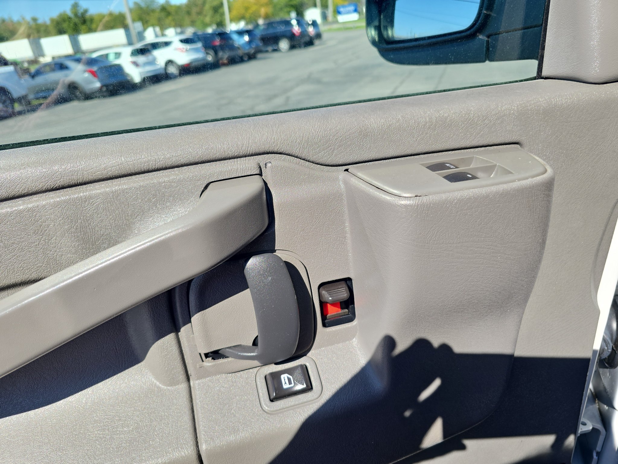 Used 2016 Chevrolet Express 2500 RWD image 20