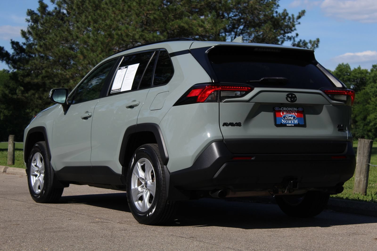 Used 2021 Toyota RAV4 XLE w/ Convenience Package AWD/4WD image 5