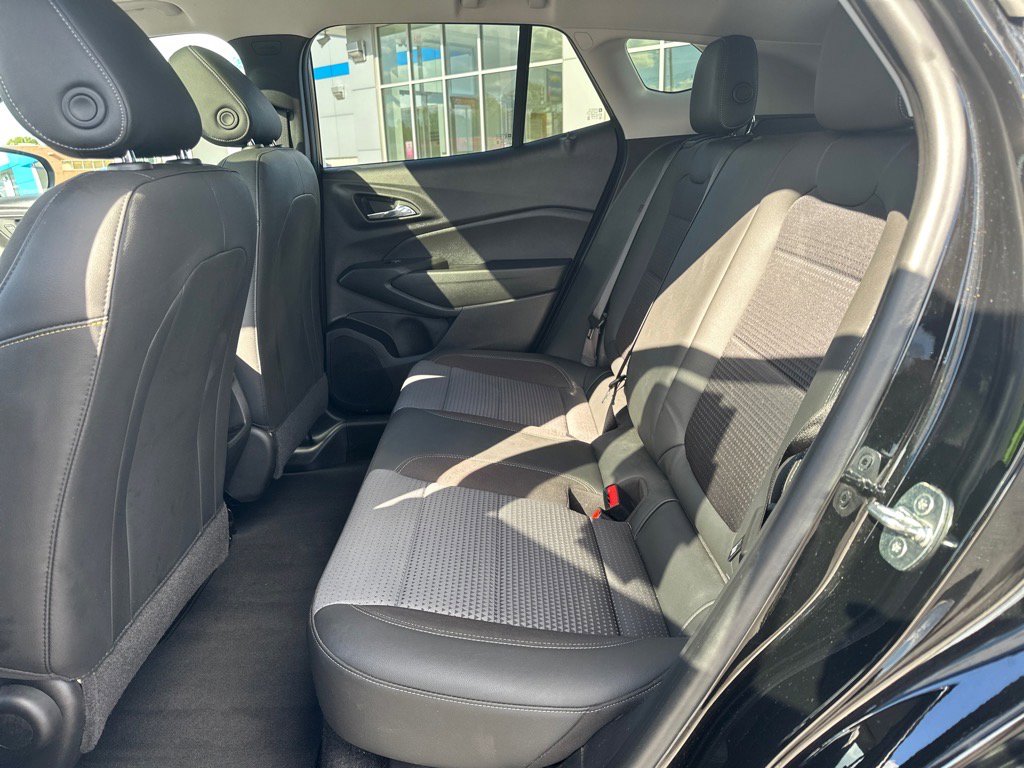 Used 2024 Chevrolet Trax LT w/ Sunroof Package image 22