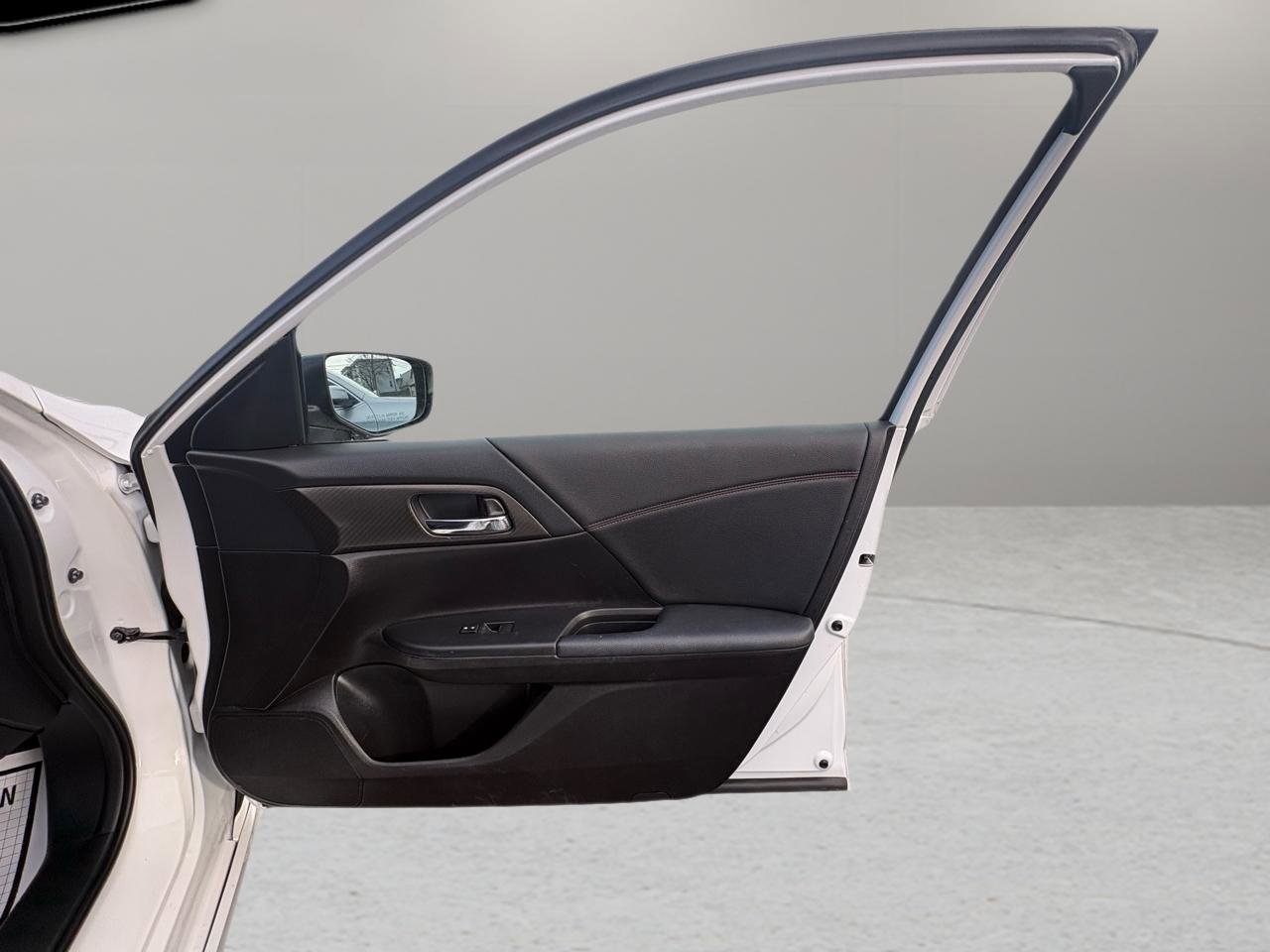 Used 2017 Honda Accord Sport Special Edition image 39