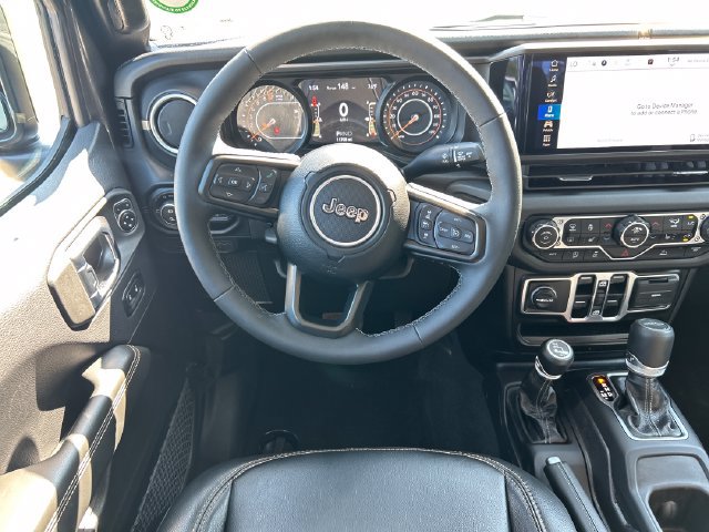 Used 2025 Jeep Gladiator Sport AWD/4WD image 16
