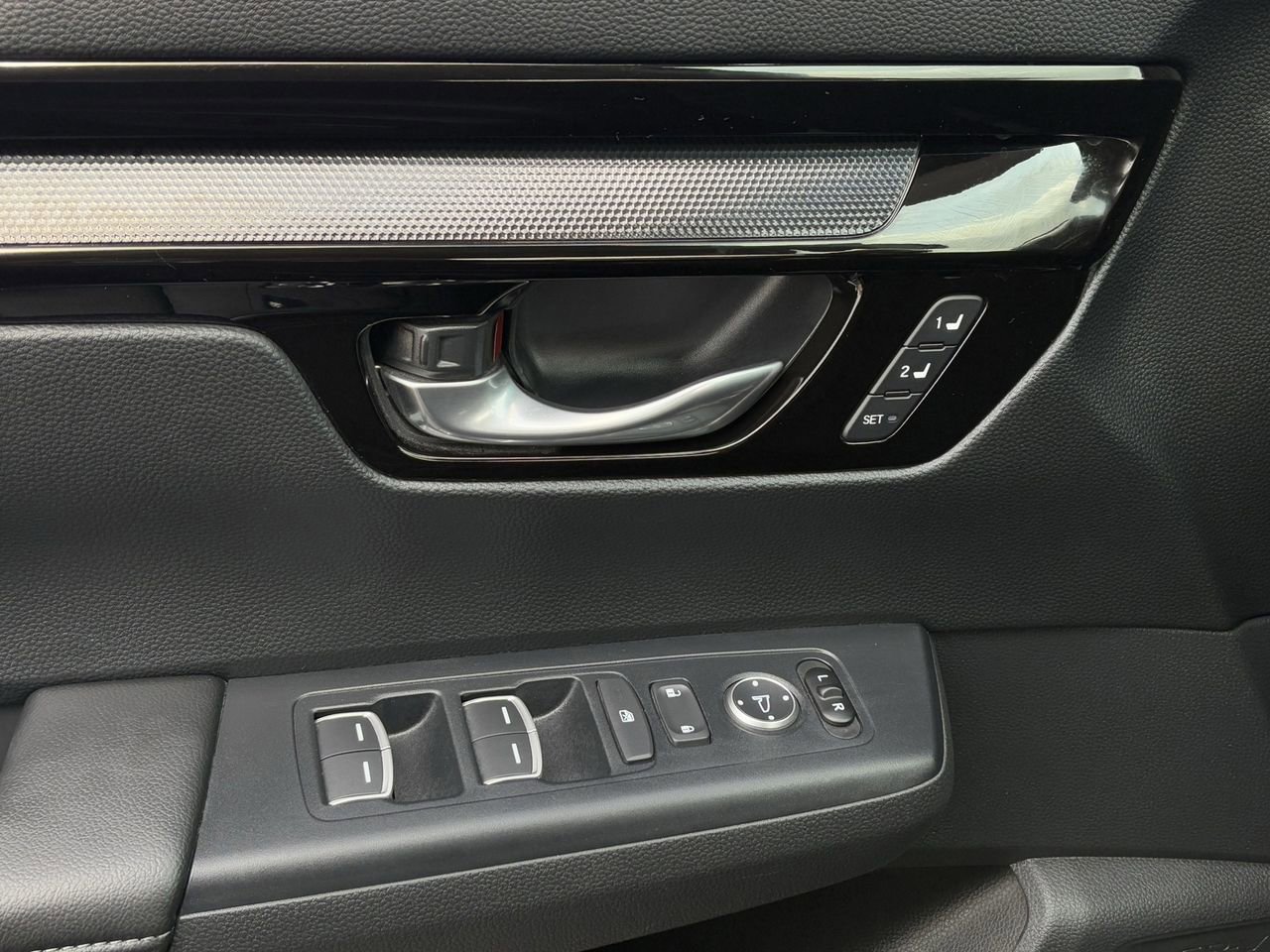 Used 2025 Honda CR-V EX-L image 25