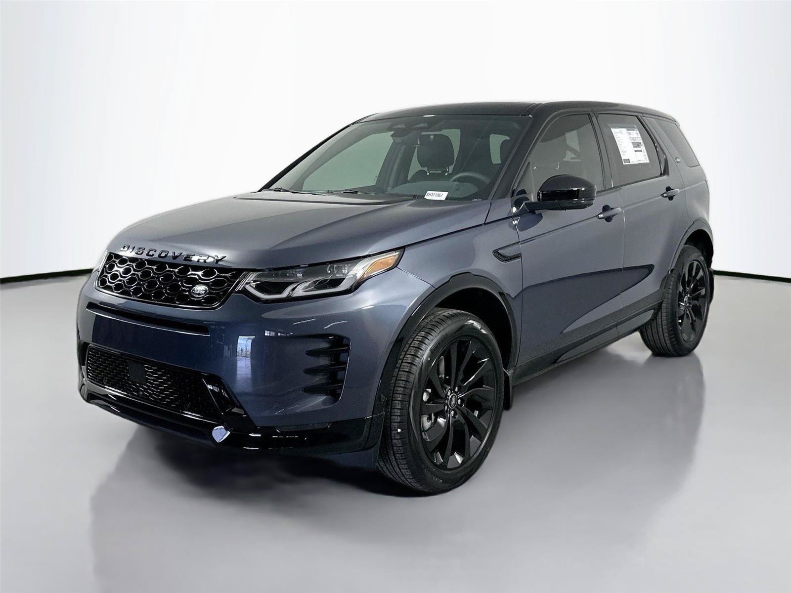 Used 2025 Land Rover Discovery Sport Dynamic SE AWD/4WD image 1