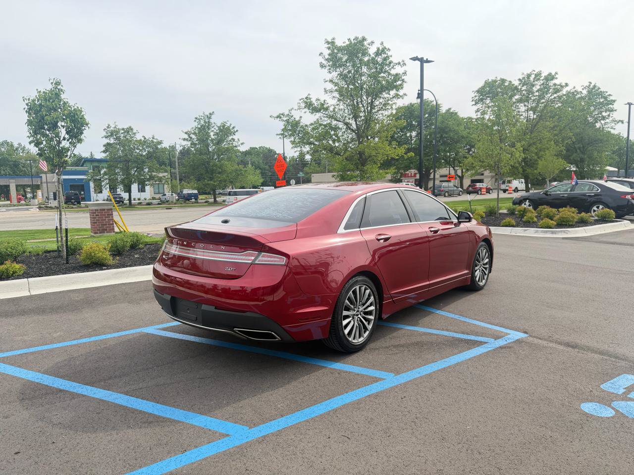 Used 2017 Lincoln MKZ Select w/ Select Plus Package FWD image 5