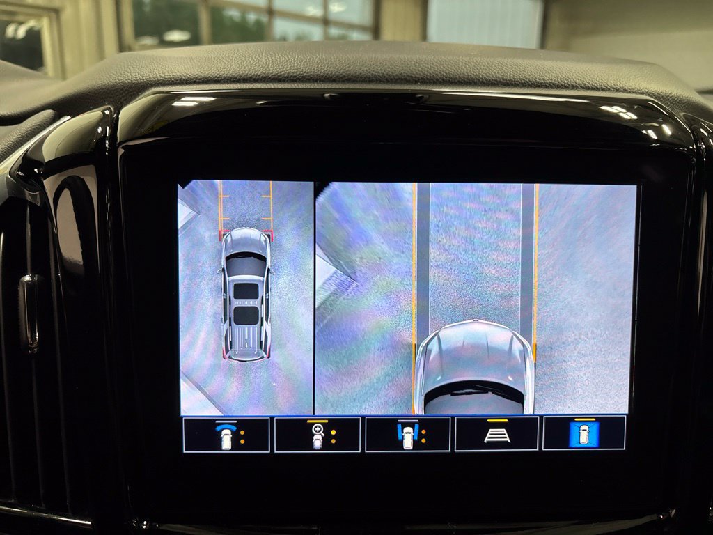 Used 2023 Chevrolet Traverse LT w/ LT Premium Package AWD/4WD image 25