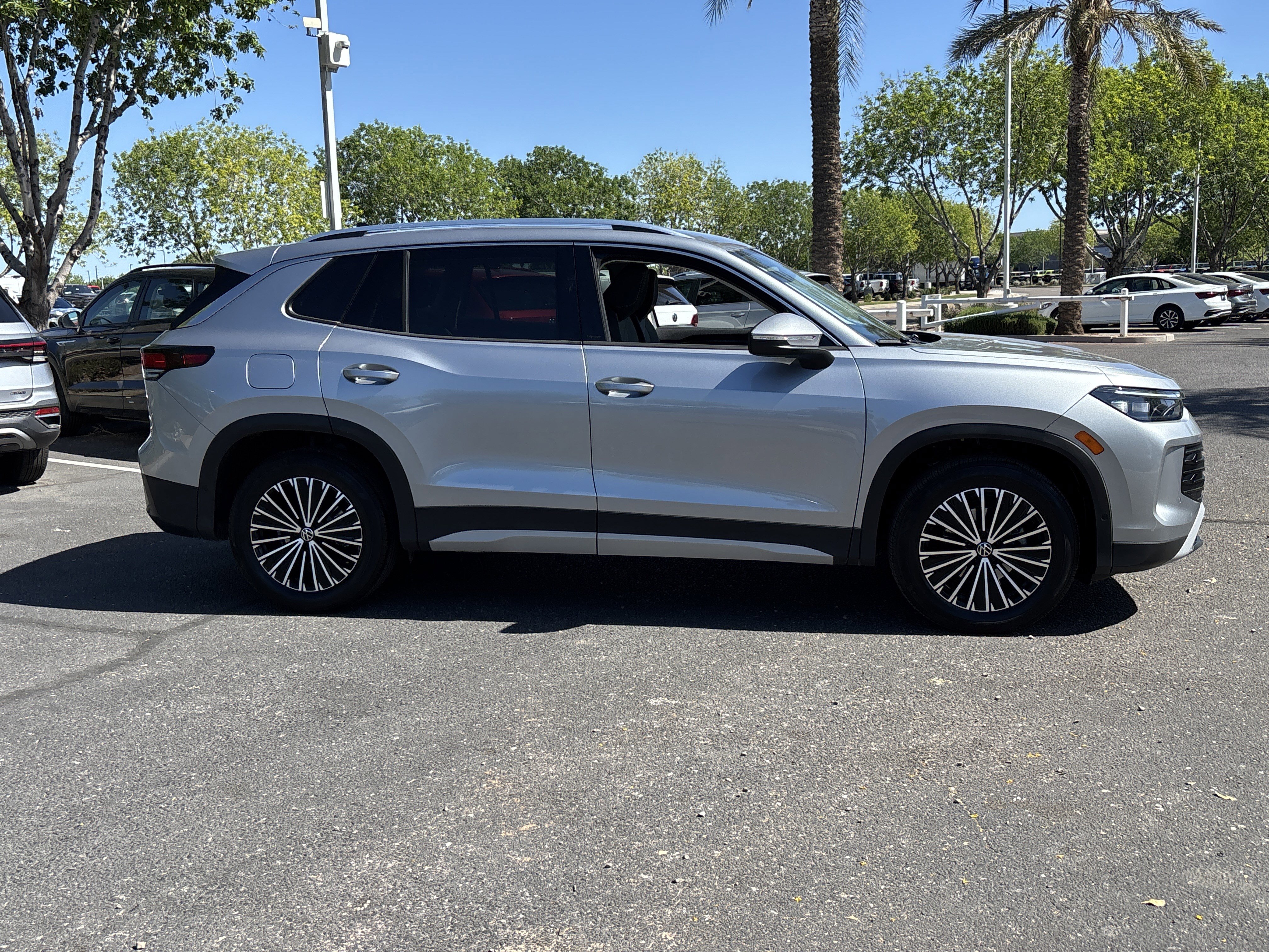 Used 2025 Volkswagen Tiguan S image 4