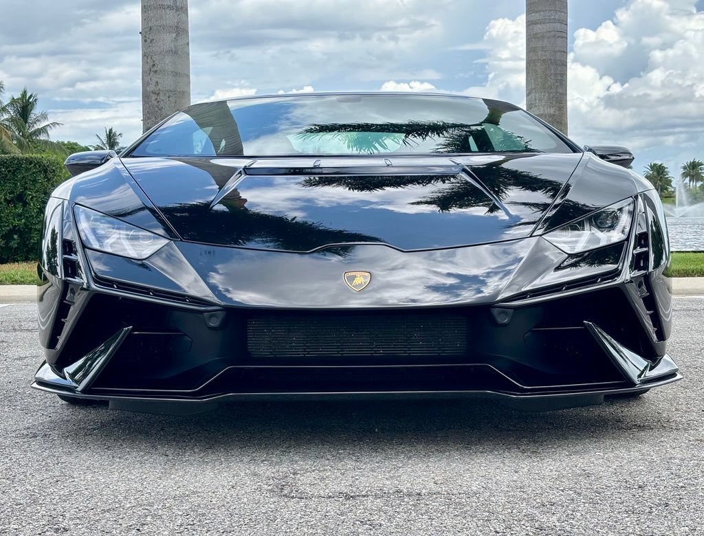 Used 2024 Lamborghini Huracan Tecnica RWD image 3