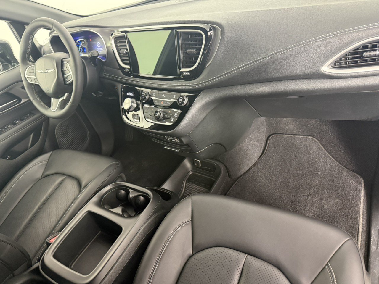 Used 2025 Chrysler Pacifica Select FWD image 11