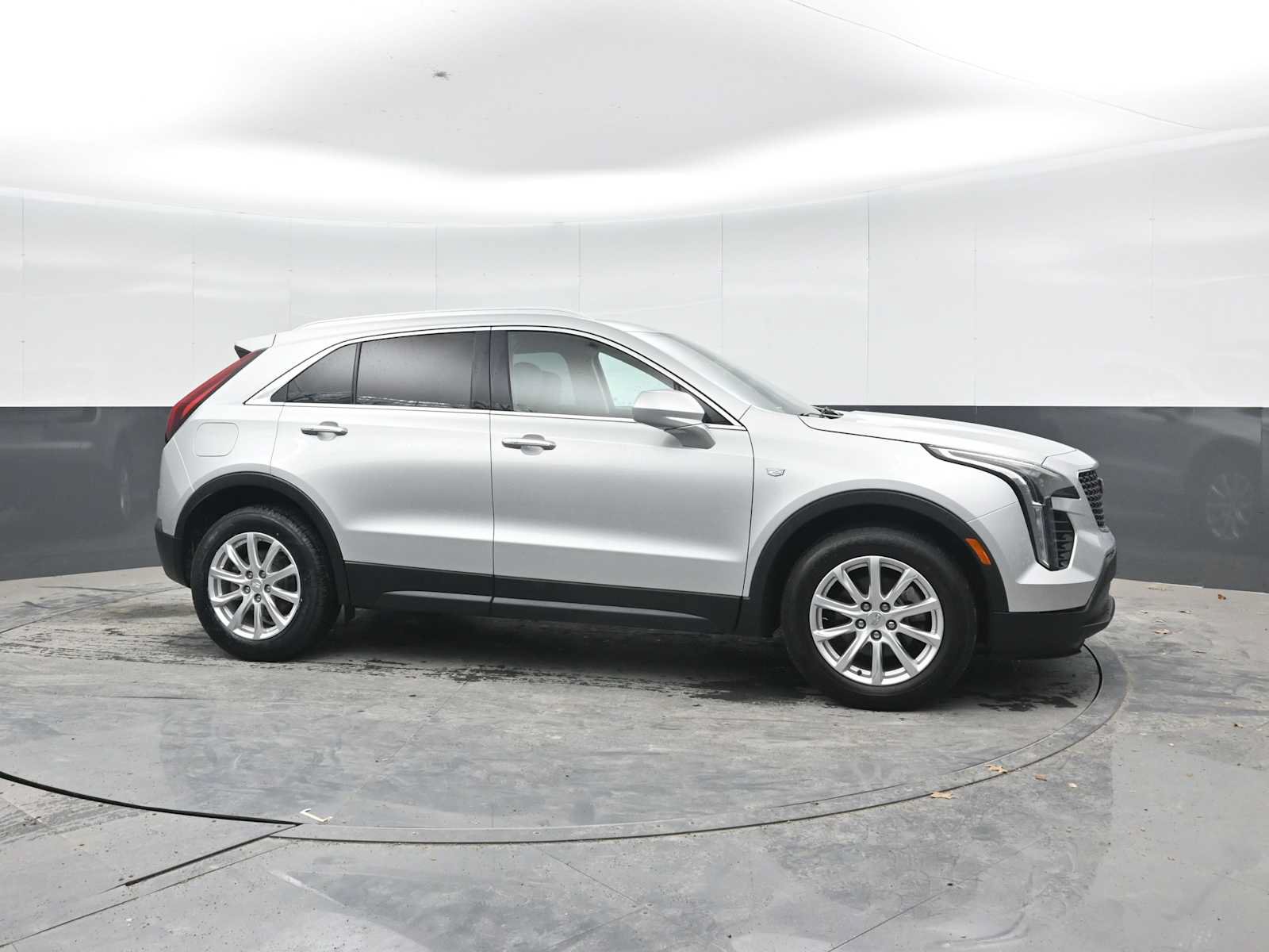 Used 2019 Cadillac XT4 Luxury w/ Cold Weather Package AWD/4WD image 8