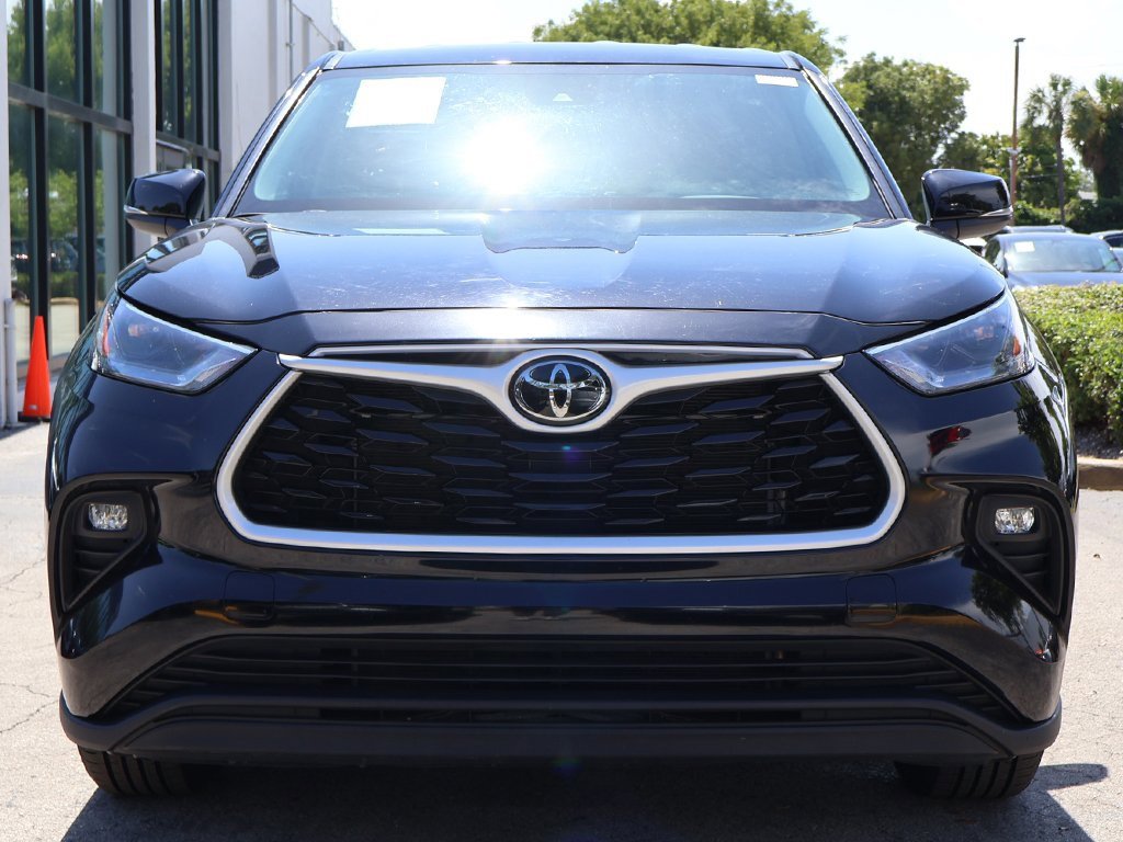 Used 2024 Toyota Highlander LE image 9