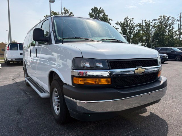 Used 2025 Chevrolet Express 2500 w/ Driver Convenience Package RWD image 15