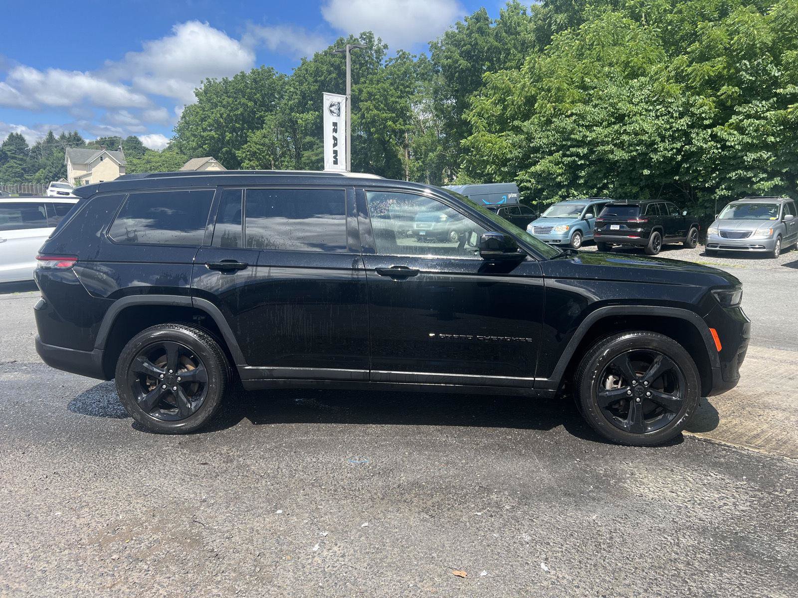 Used 2023 Jeep Grand Cherokee L Altitude AWD/4WD image 2