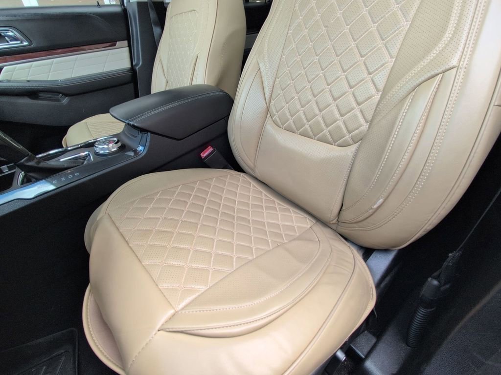 Used 2018 Ford Explorer Platinum image 12