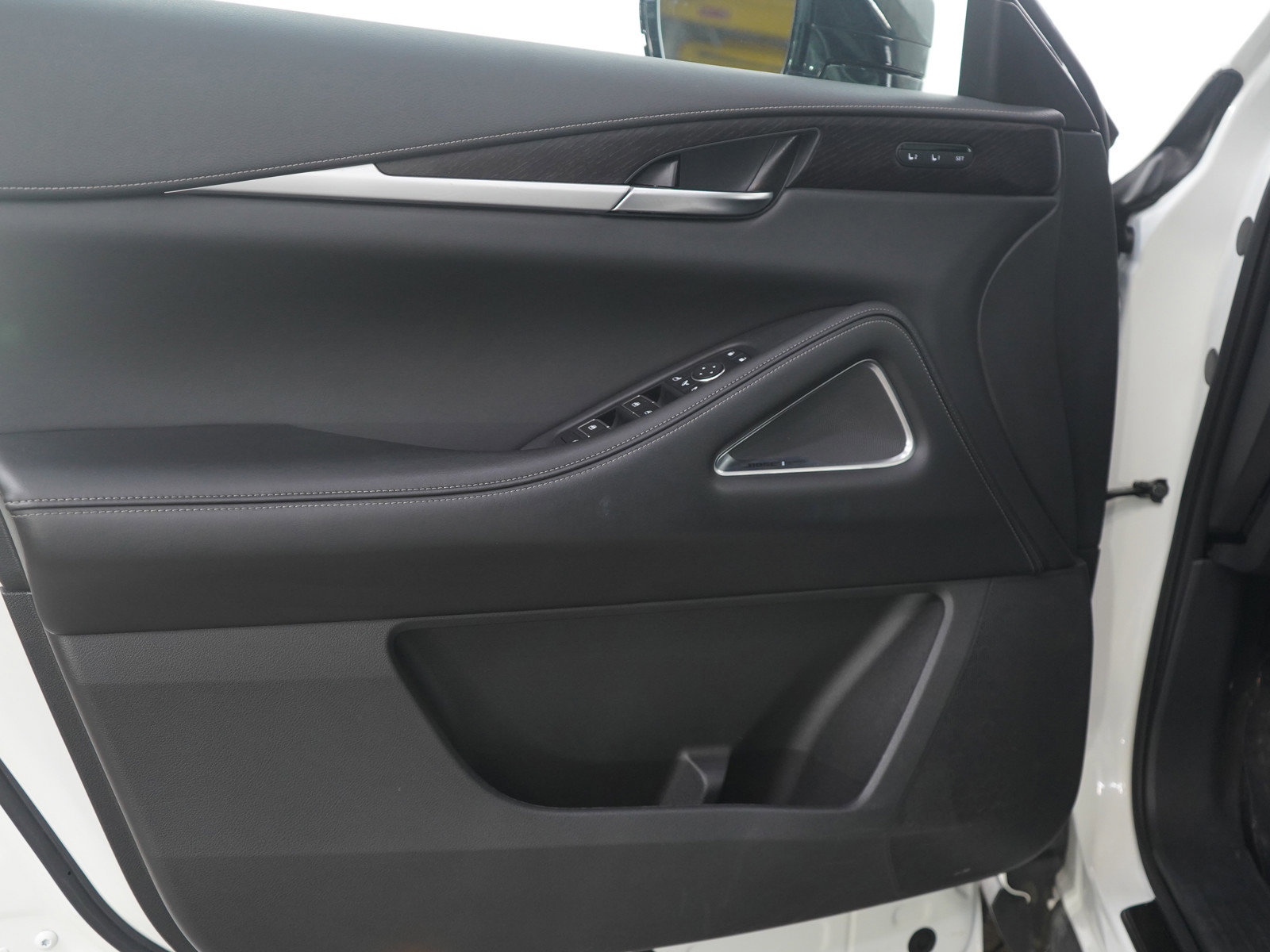 Used 2024 INFINITI QX60 Sensory image 21