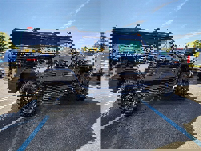 Used 2003 HUMMER H2 w/ Preferred Equipment Group image 5