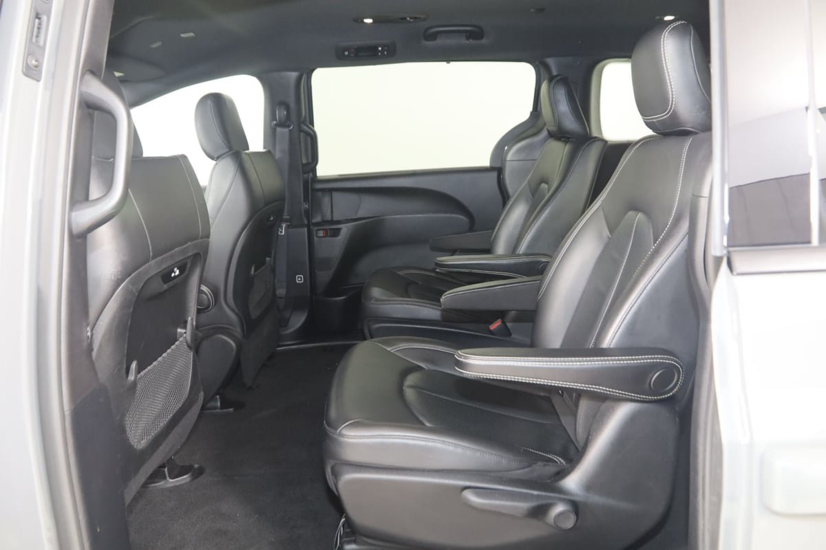 Used 2021 Chrysler Pacifica Touring-L w/ S Appearance Package FWD image 51