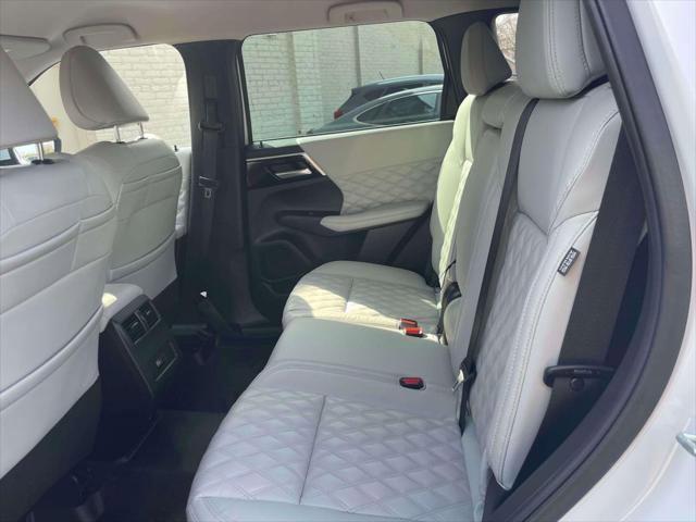 Used 2022 Mitsubishi Outlander SEL image 11