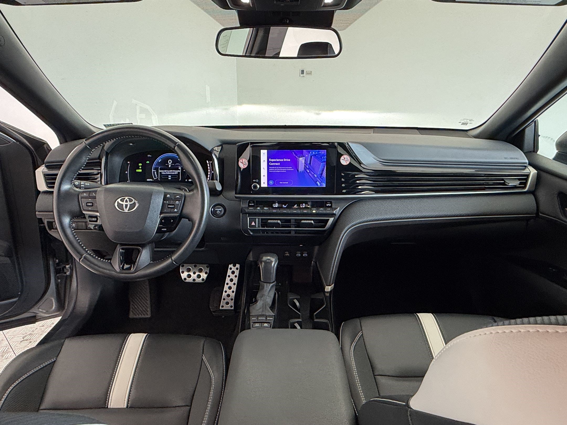 Used 2025 Toyota Camry SE FWD image 15