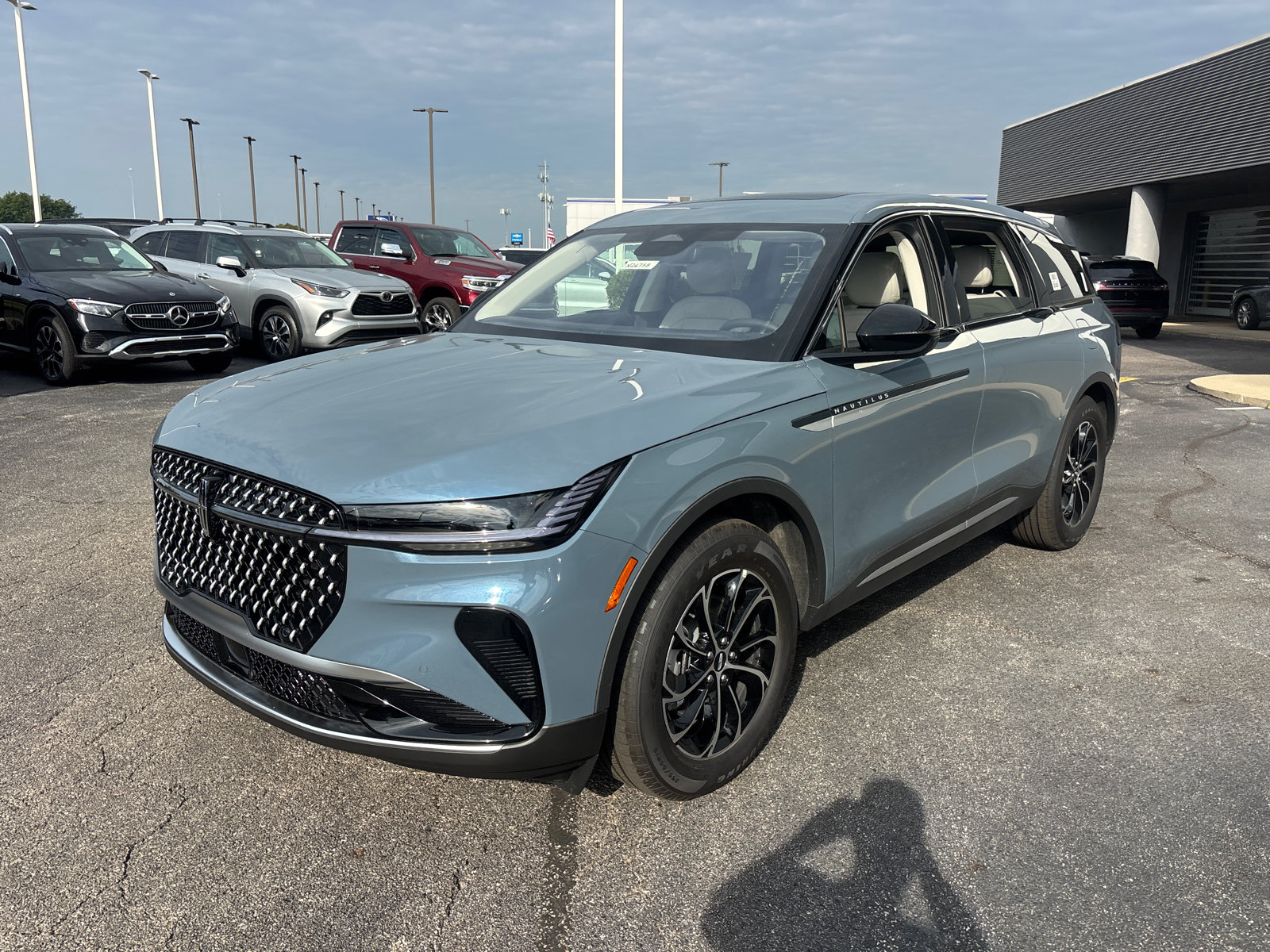 New 2026 Lincoln Nautilus Premier w/ Equipment Group 102A AWD/4WD image 3