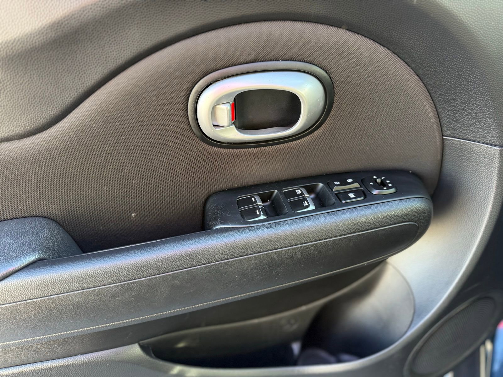 Used 2017 Kia Soul + image 17