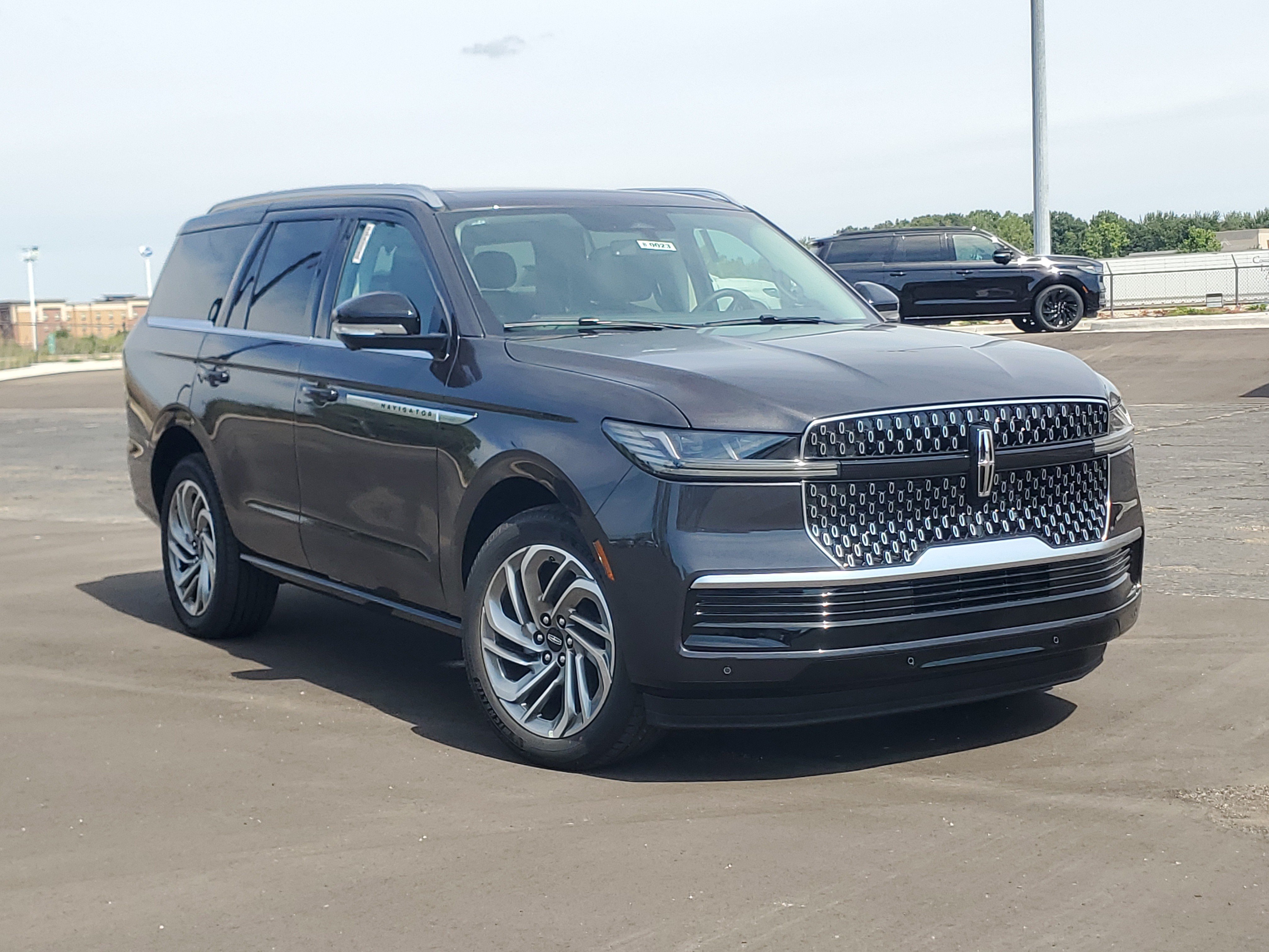 New 2027 Lincoln Navigator Reserve AWD/4WD image 1