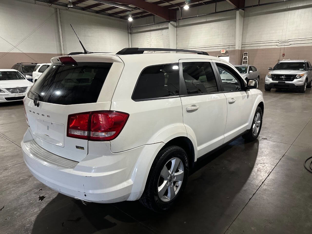 Used 2011 Dodge Journey Mainstreet w/ Comfort/Convenience Group image 5