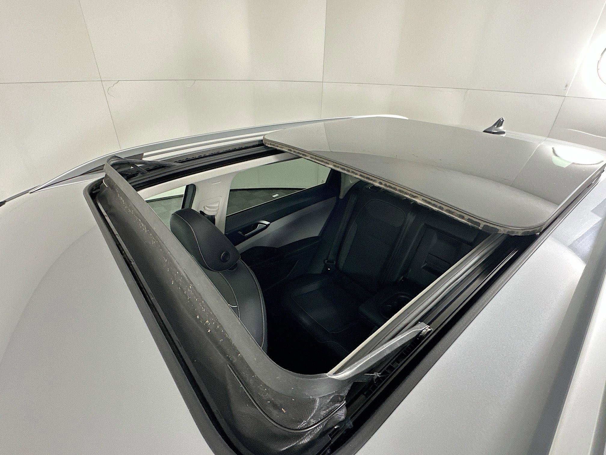 Used 2024 Volkswagen Taos SE image 26