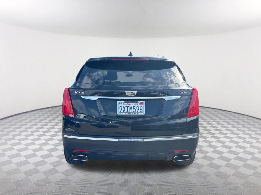 Used 2017 Cadillac XT5 Premium Luxury w/ Advanced Security Package FWD image 5