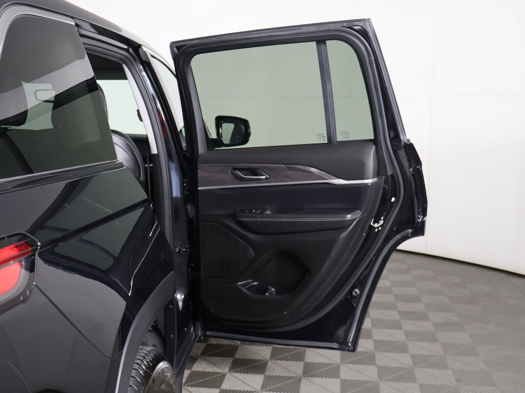 Used 2023 Jeep Grand Cherokee Limited AWD/4WD image 22