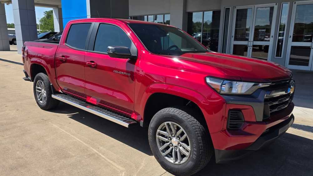 Used 2024 Chevrolet Colorado LT AWD/4WD image 7