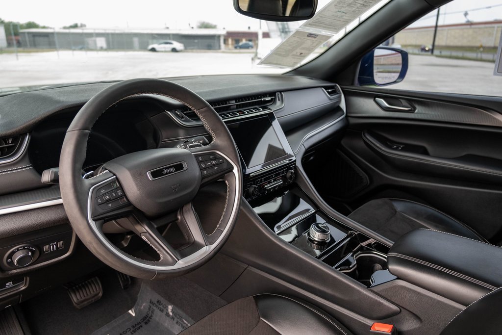 Used 2023 Jeep Grand Cherokee Altitude image 13