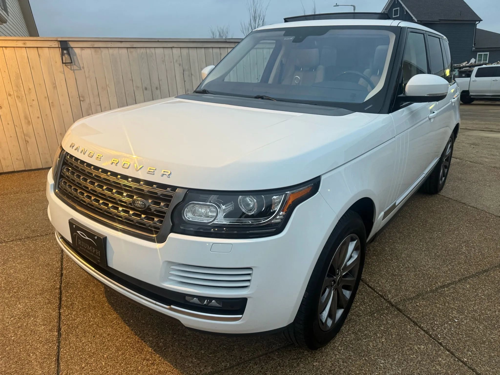 Used 2016 Land Rover Range Rover image 3