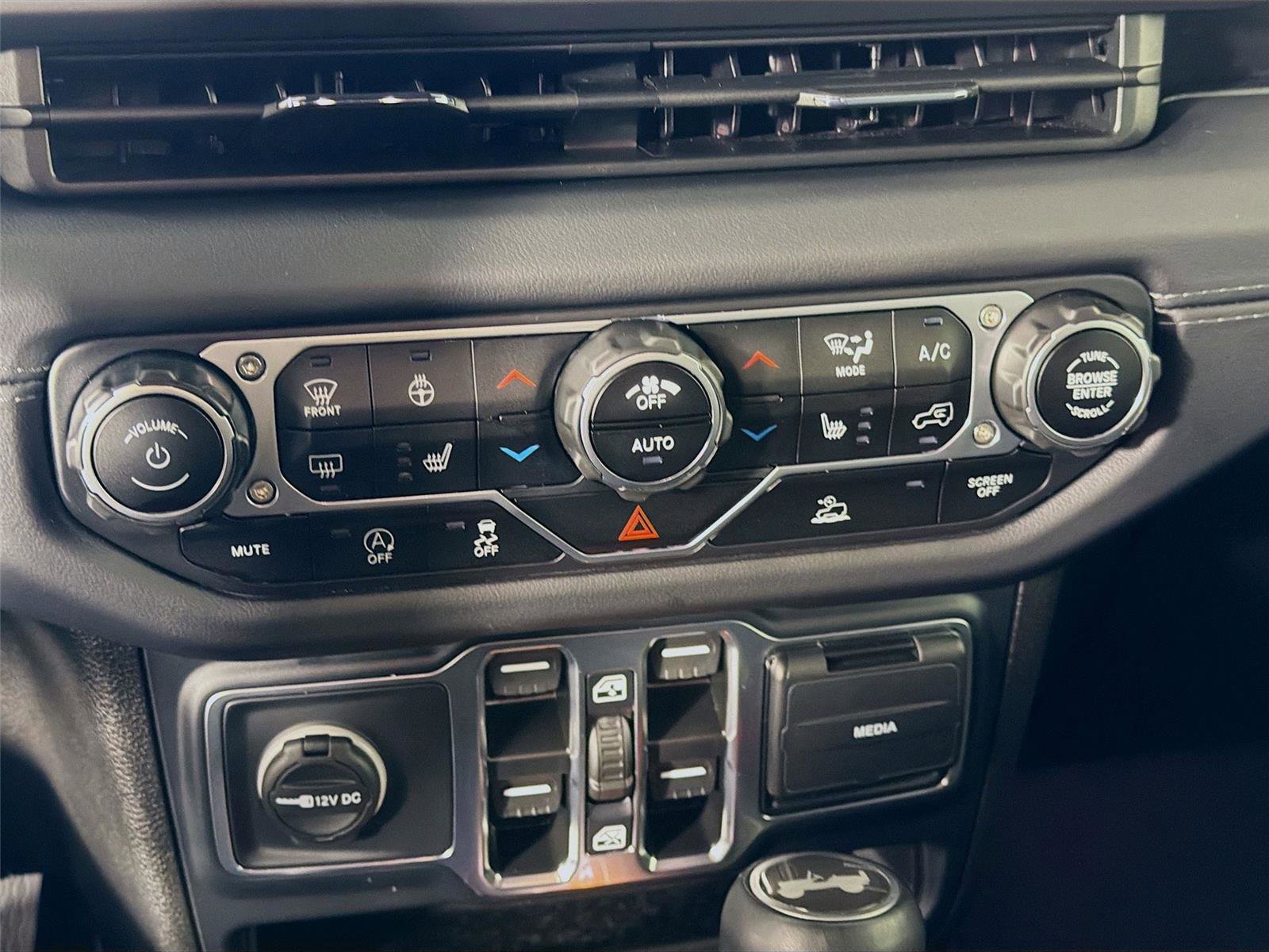 Used 2024 Jeep Wrangler Sahara w/ Technology Group image 17