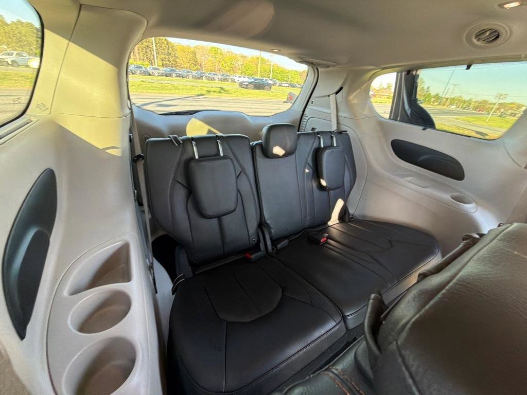 Used 2017 Chrysler Pacifica Touring-L image 28