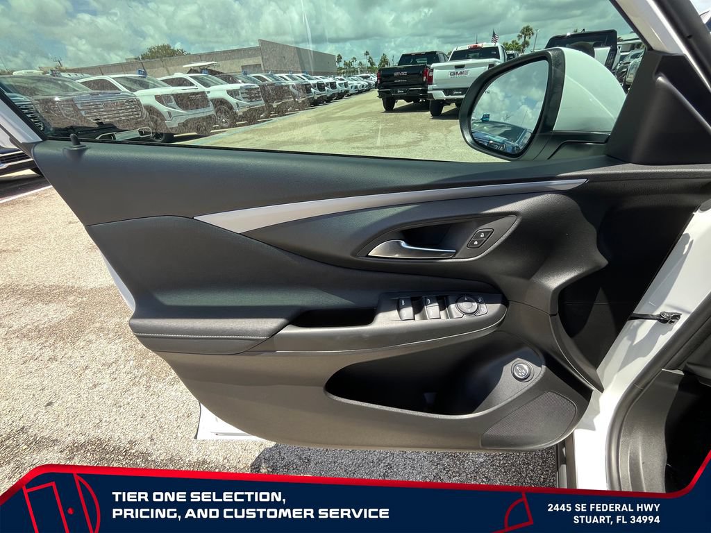 Used 2025 Buick Envista Preferred w/ Convenience I Package FWD image 23