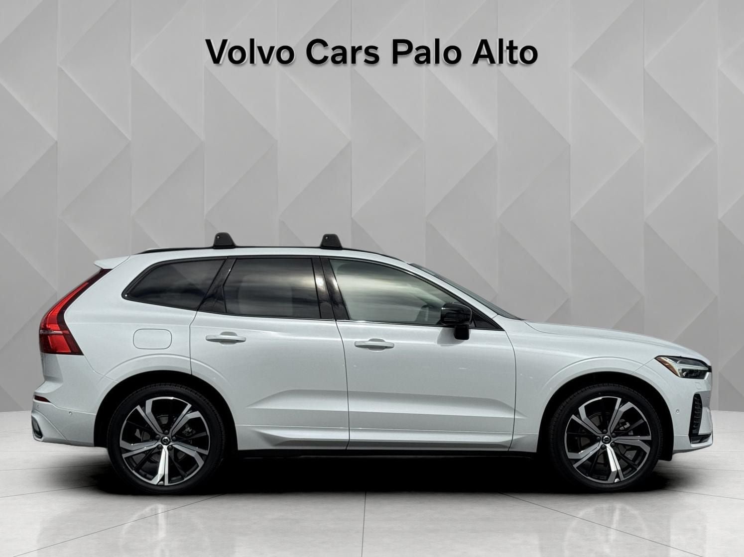 Certified 2023 Volvo XC60 B5 Ultimate w/ Protection Package Premier FWD image 11