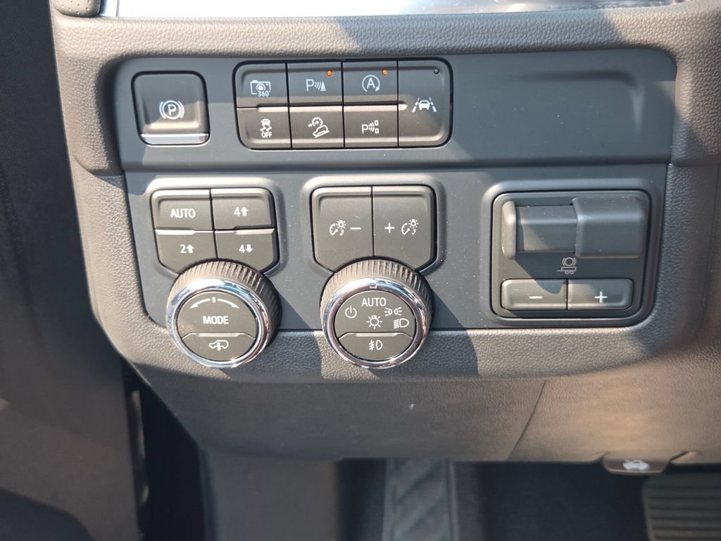 New 2026 Chevrolet Suburban High Country AWD/4WD image 25