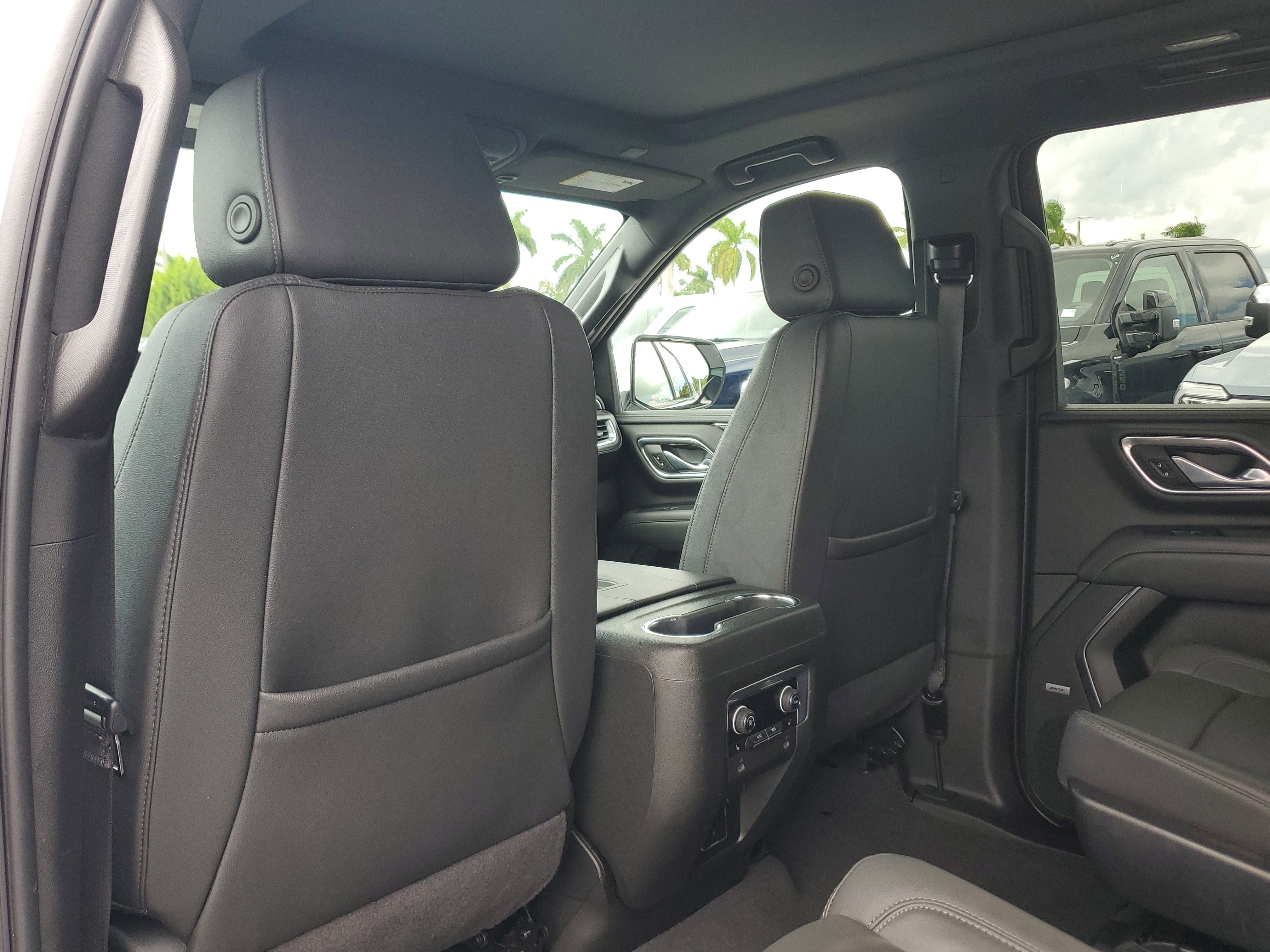 Used 2023 Chevrolet Suburban Z71 w/ Luxury Package AWD/4WD image 14