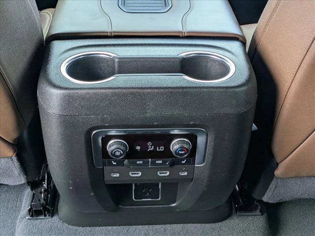 Used 2024 Chevrolet Suburban High Country image 18
