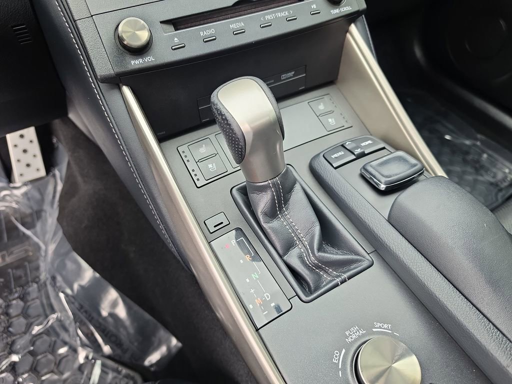 Used 2016 Lexus IS 300 AWD image 17