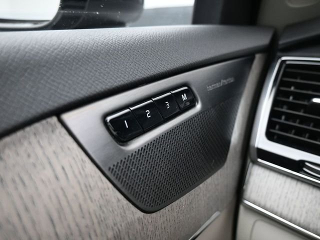 Used 2023 Volvo XC90 T8 Plus image 30