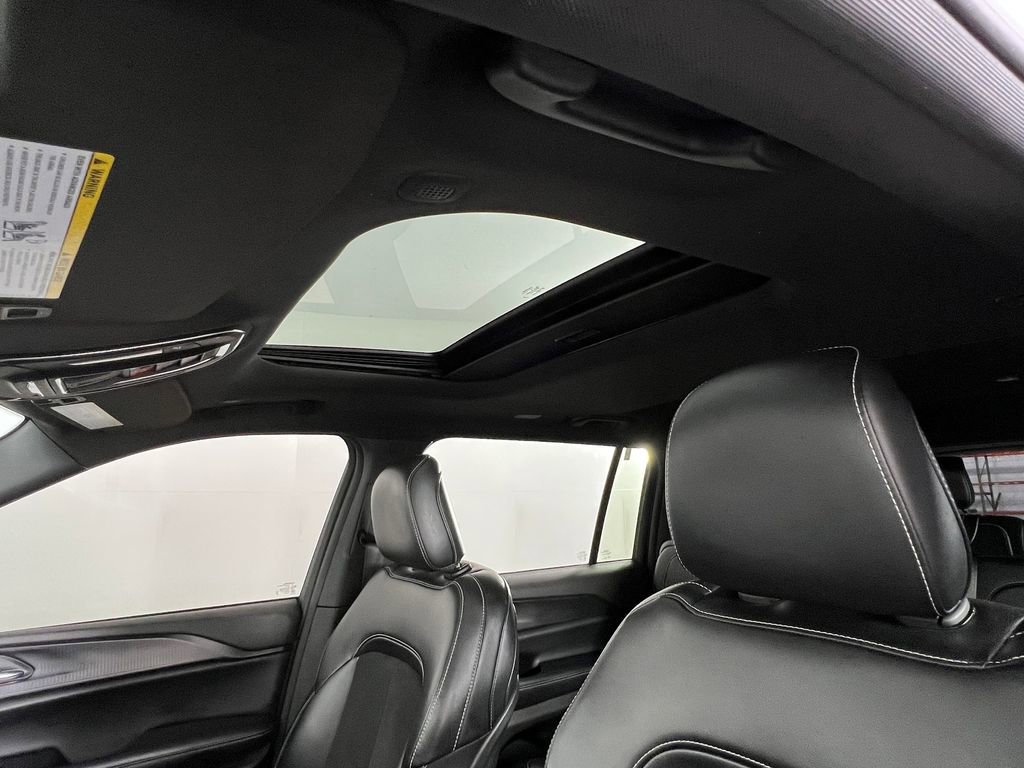 Used 2023 Jeep Grand Cherokee L Laredo image 23