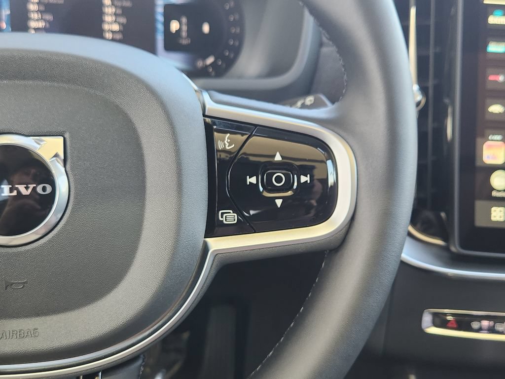 Used 2025 Volvo XC90 B6 Plus AWD/4WD image 17