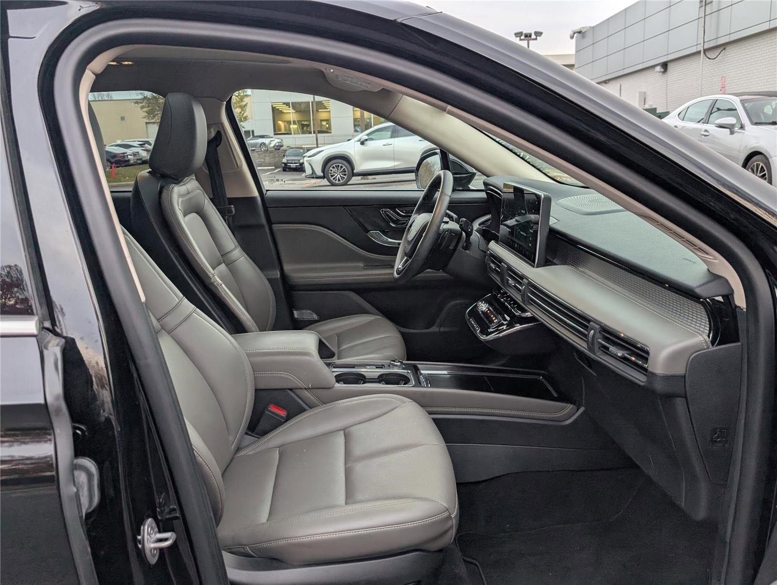 Used 2023 Lincoln Corsair AWD w/ Equipment Group 101A image 9