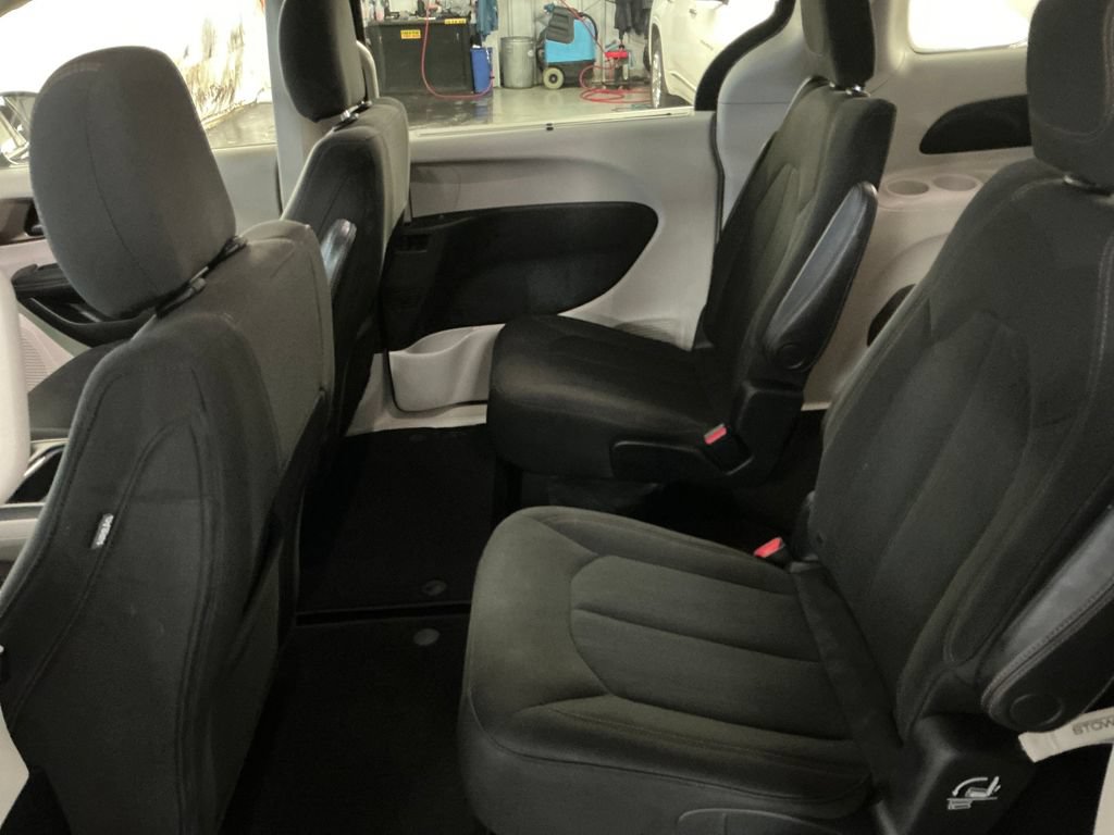 Used 2018 Chrysler Pacifica Touring Plus FWD image 26